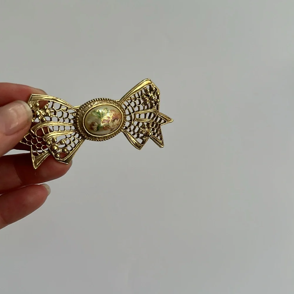Vintage Gold Bow Victorian Style Brooch